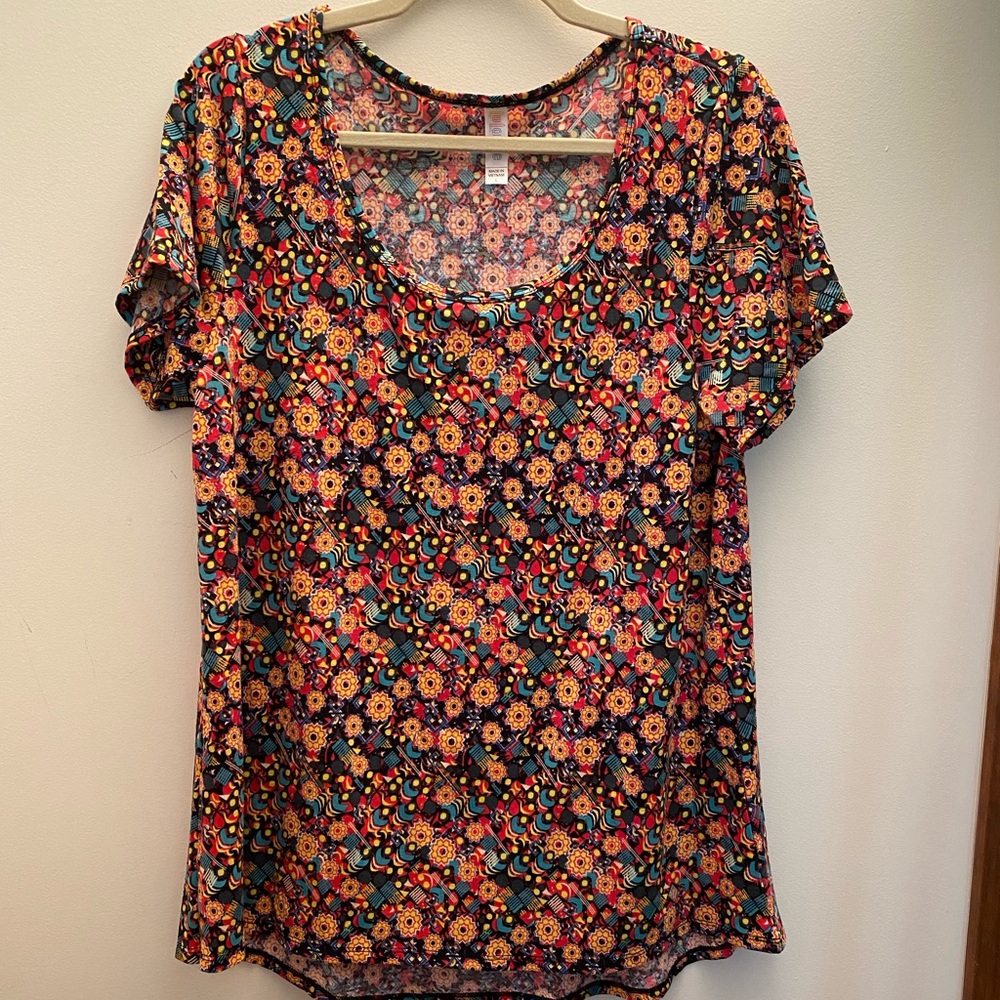 🍁LuLaRoe Classic T (L)